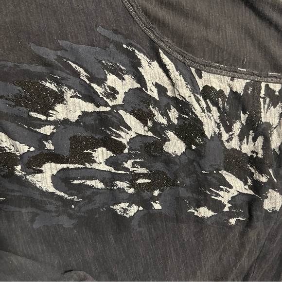 Rock & Republic Women's Black, Blue, and Beige Top with Sparkling Wing Design XL - Picture 5 of 6